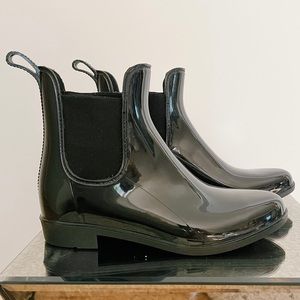 EUC Joe Fresh Chelsea style rain boots, black, size 8